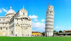 Alloggi per studenti Erasmus a Pisa: vista sul Lungarno con atmosfera universitaria